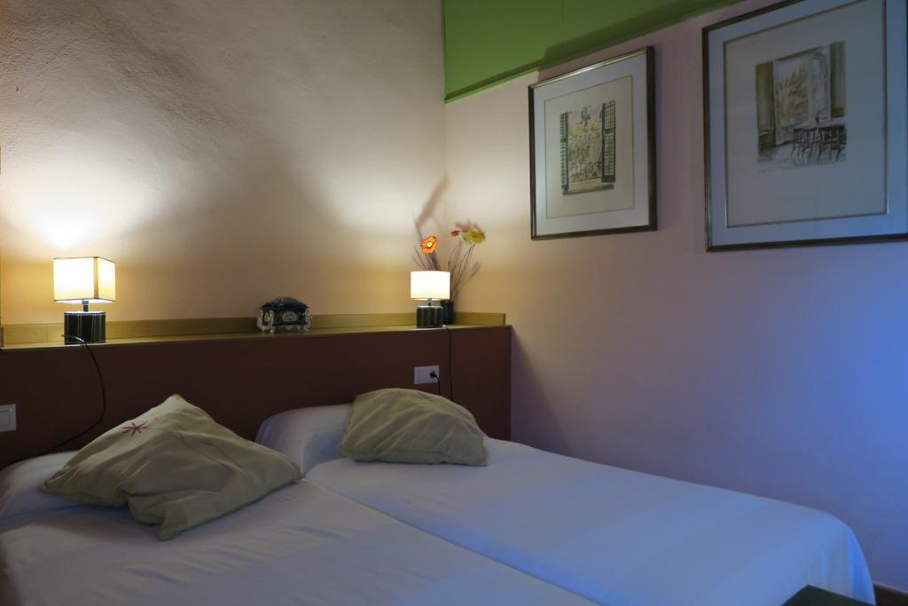 Can Salgueda Santa Pau Phòng bức ảnh